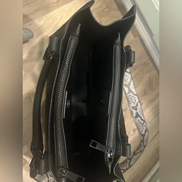 ALDO Black tote/bag/purse with snake skin design shoulder strap and key tassel - Picture 9 of 16